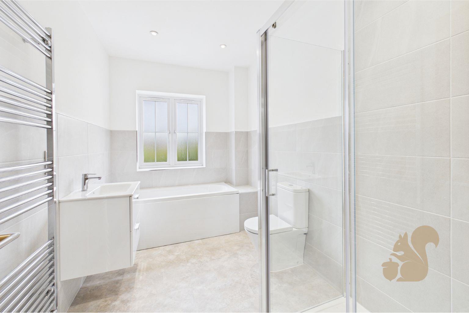 Family Bathroom - Hunters Grove.jpg